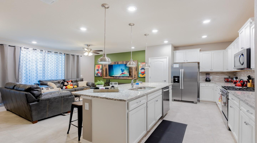 DAVENPORT, Florida 33837, 5 Bedrooms Bedrooms, ,4 BathroomsBathrooms,Residential,For Sale,OAK SPRING,0,MFRO6428865
