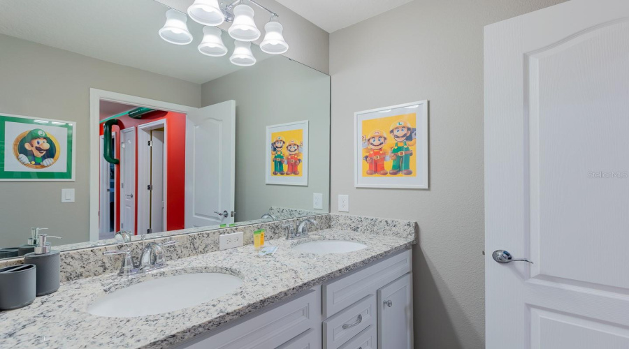 DAVENPORT, Florida 33837, 5 Bedrooms Bedrooms, ,4 BathroomsBathrooms,Residential,For Sale,OAK SPRING,0,MFRO6428865