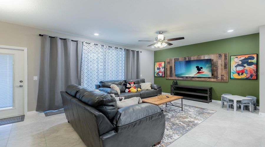 DAVENPORT, Florida 33837, 5 Bedrooms Bedrooms, ,4 BathroomsBathrooms,Residential,For Sale,OAK SPRING,0,MFRO6428865