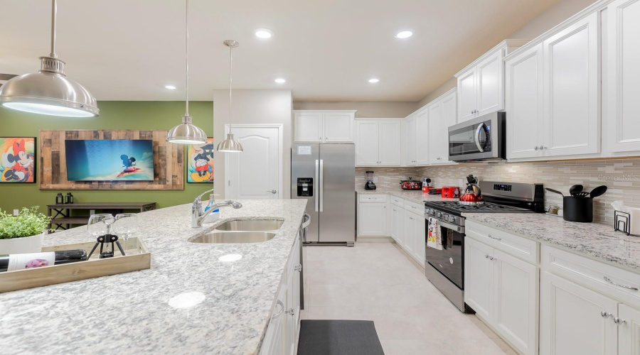 DAVENPORT, Florida 33837, 5 Bedrooms Bedrooms, ,4 BathroomsBathrooms,Residential,For Sale,OAK SPRING,0,MFRO6428865