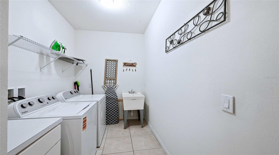 Davenport, Florida 33837, 6 Bedroom Bedrooms, ,5 Bathroombathrooms,Residential,For Sale,Oakrise,0,Mfro6434411