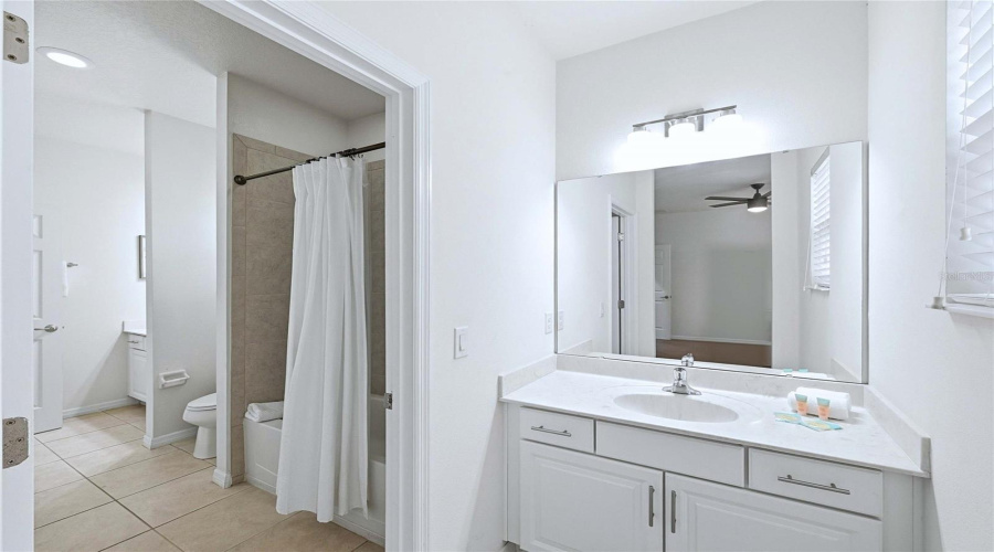 Davenport, Florida 33837, 6 Bedroom Bedrooms, ,5 Bathroombathrooms,Residential,For Sale,Oakrise,0,Mfro6434411