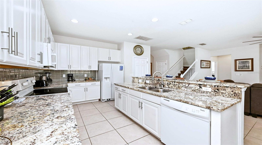 Davenport, Florida 33837, 6 Bedroom Bedrooms, ,5 Bathroombathrooms,Residential,For Sale,Oakrise,0,Mfro6434411