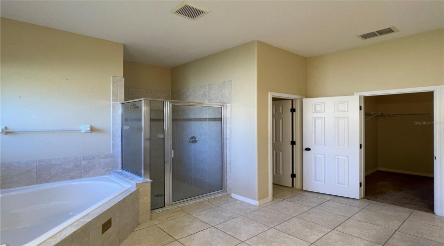 DAVENPORT, Florida 33837, 5 Bedrooms Bedrooms, ,4 BathroomsBathrooms,Residential,For Sale,BRIDGEFORD CROSSING,0,MFRO6414098