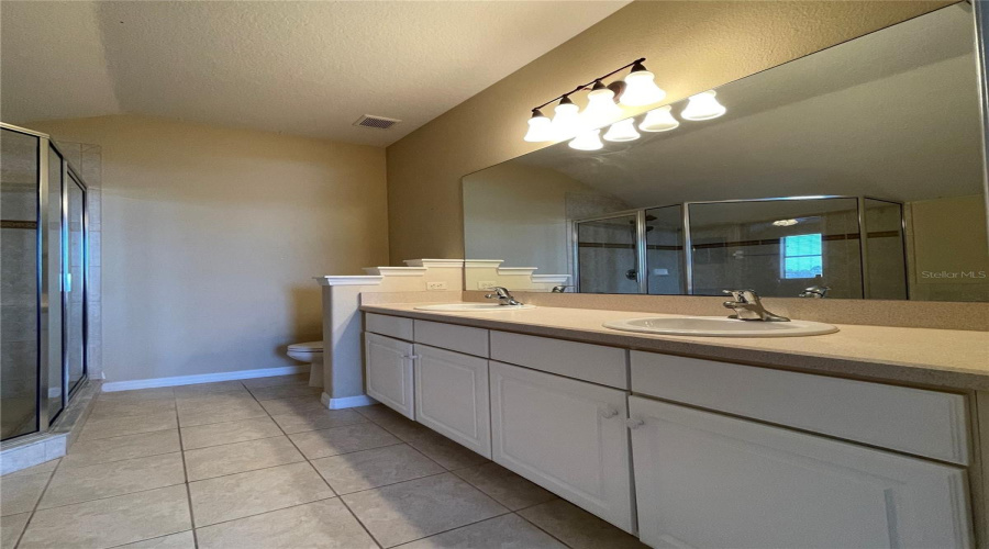 DAVENPORT, Florida 33837, 5 Bedrooms Bedrooms, ,4 BathroomsBathrooms,Residential,For Sale,BRIDGEFORD CROSSING,0,MFRO6414098