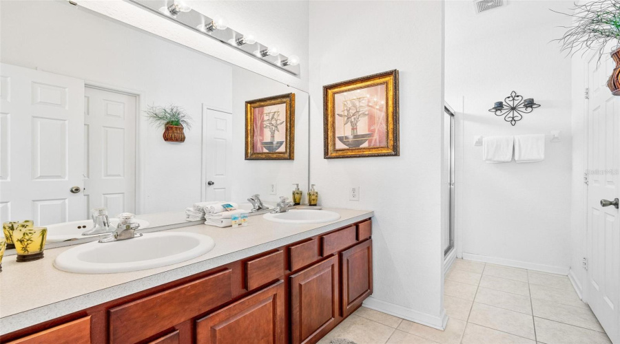 KISSIMMEE, Florida 34747, 5 Bedrooms Bedrooms, ,5 BathroomsBathrooms,Residential,For Sale,BASNETT,0,MFRO6434446