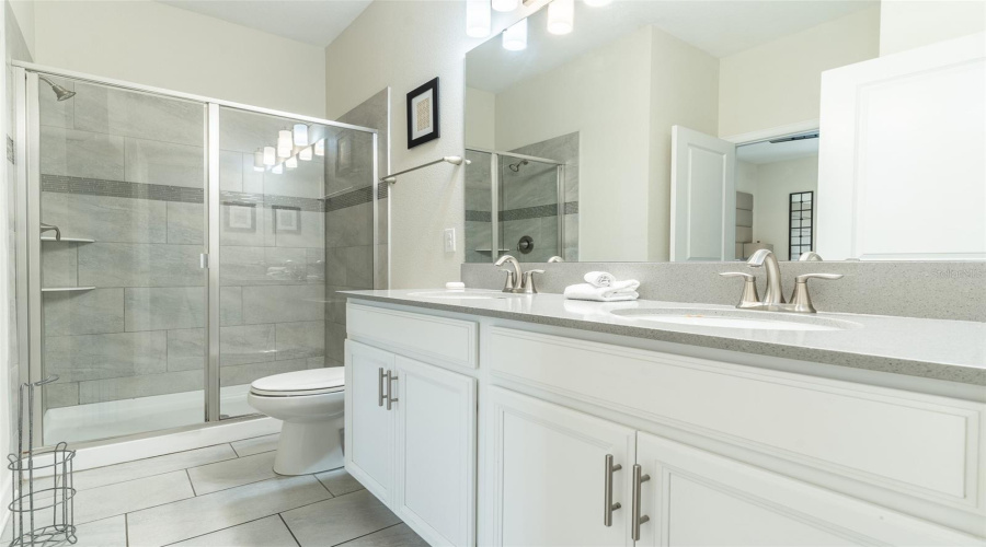 DAVENPORT, Florida 33896, 9 Bedrooms Bedrooms, ,5 BathroomsBathrooms,Residential,For Sale,MAIDSTONE,0,MFRL4964137