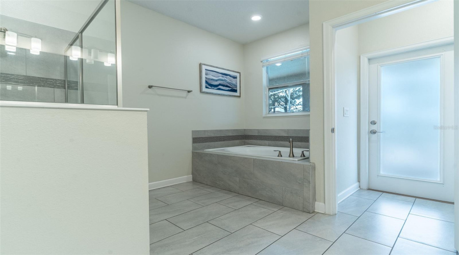 DAVENPORT, Florida 33896, 9 Bedrooms Bedrooms, ,5 BathroomsBathrooms,Residential,For Sale,MAIDSTONE,0,MFRL4964137