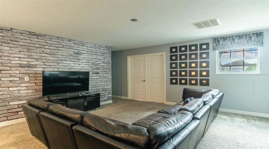 DAVENPORT, Florida 33896, 9 Bedrooms Bedrooms, ,5 BathroomsBathrooms,Residential,For Sale,MAIDSTONE,0,MFRL4964137