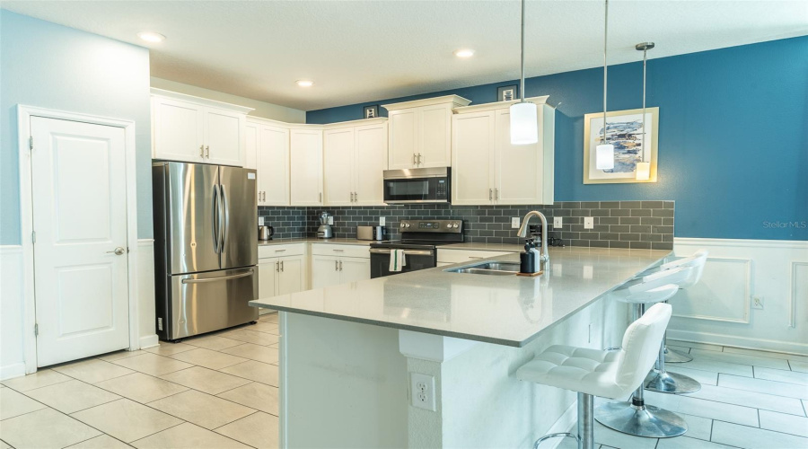 DAVENPORT, Florida 33896, 9 Bedrooms Bedrooms, ,5 BathroomsBathrooms,Residential,For Sale,MAIDSTONE,0,MFRL4964137