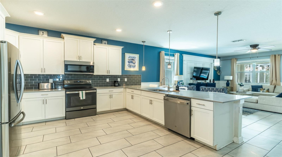 DAVENPORT, Florida 33896, 9 Bedrooms Bedrooms, ,5 BathroomsBathrooms,Residential,For Sale,MAIDSTONE,0,MFRL4964137