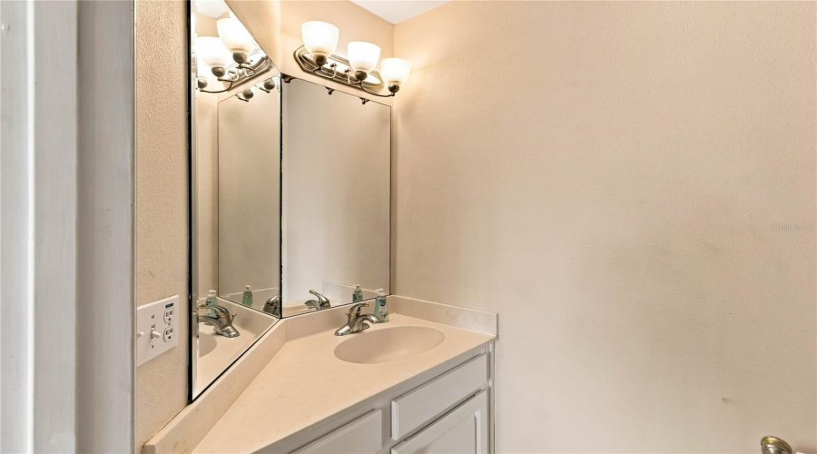 DAVENPORT, Florida 33897, 5 Bedrooms Bedrooms, ,7 BathroomsBathrooms,Residential,For Sale,VISTA,0,MFRS5155555