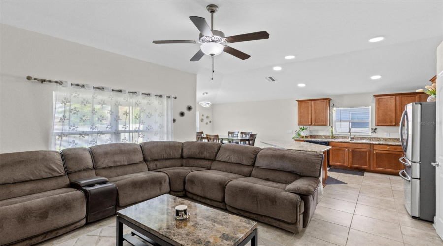 DAVENPORT, Florida 33837, 3 Bedrooms Bedrooms, ,2 BathroomsBathrooms,Residential,For Sale,BUCHANNAN,0,MFRS5155829