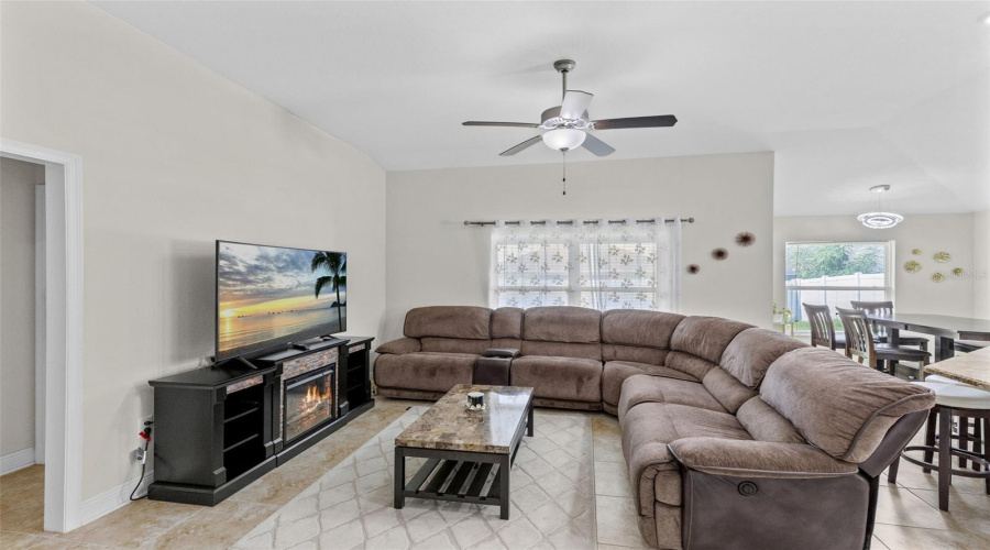 DAVENPORT, Florida 33837, 3 Bedrooms Bedrooms, ,2 BathroomsBathrooms,Residential,For Sale,BUCHANNAN,0,MFRS5155829