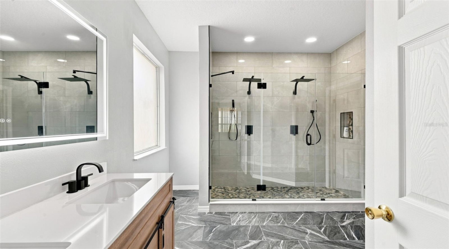 DAVENPORT, Florida 33897, 6 Bedrooms Bedrooms, ,5 BathroomsBathrooms,Residential,For Sale,SEVILLA,0,MFRO6434100