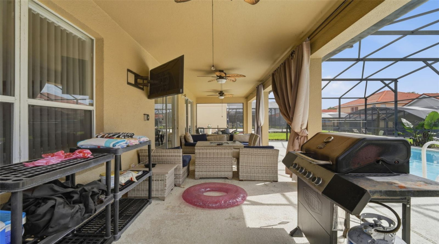 DAVENPORT, Florida 33897, 6 Bedrooms Bedrooms, ,5 BathroomsBathrooms,Residential,For Sale,SEVILLA,0,MFRO6434100