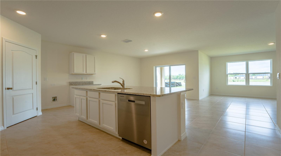 DAVENPORT, Florida 33837, 4 Bedrooms Bedrooms, ,2 BathroomsBathrooms,Residential,For Sale,RED HILL,0,MFRO6434748