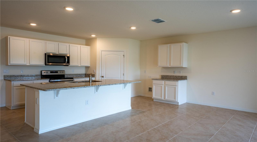 DAVENPORT, Florida 33837, 4 Bedrooms Bedrooms, ,2 BathroomsBathrooms,Residential,For Sale,RED HILL,0,MFRO6434748