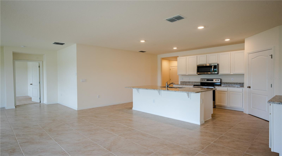 DAVENPORT, Florida 33837, 4 Bedrooms Bedrooms, ,2 BathroomsBathrooms,Residential,For Sale,RED HILL,0,MFRO6434748