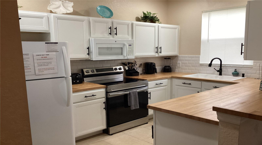 DAVENPORT, Florida 33897, 4 Bedrooms Bedrooms, ,3 BathroomsBathrooms,Residential,For Sale,TERRA LAGO,0,MFRS5152387