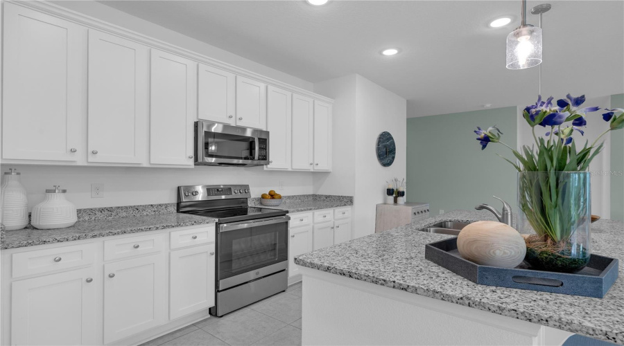 DAVENPORT, Florida 33837, 4 Bedrooms Bedrooms, ,2 BathroomsBathrooms,Residential,For Sale,RISING,0,MFRO6434583