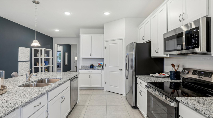 DAVENPORT, Florida 33837, 3 Bedrooms Bedrooms, ,2 BathroomsBathrooms,Residential,For Sale,ROLLING RIDGE,0,MFRO6434644