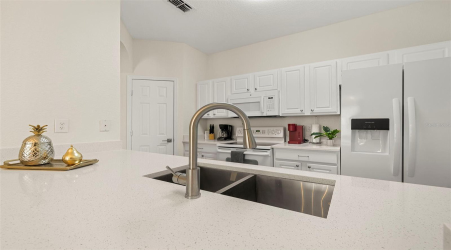 KISSIMMEE, Florida 34747, 3 Bedrooms Bedrooms, ,2 BathroomsBathrooms,Residential,For Sale,ALMATON,0,MFRO6432995