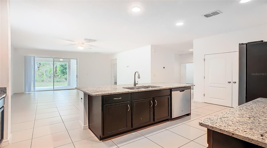 ISLAND KITCHEN
