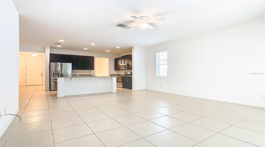 OPEN FLOOR PLAN