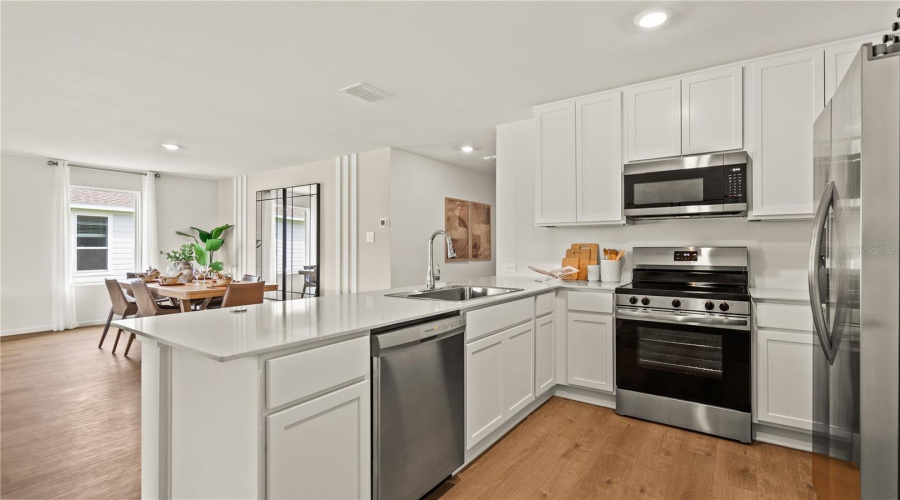 DAVENPORT, Florida 33837, 3 Bedrooms Bedrooms, ,2 BathroomsBathrooms,Residential,For Sale,CASTLEVIEW,0,MFRO6435004