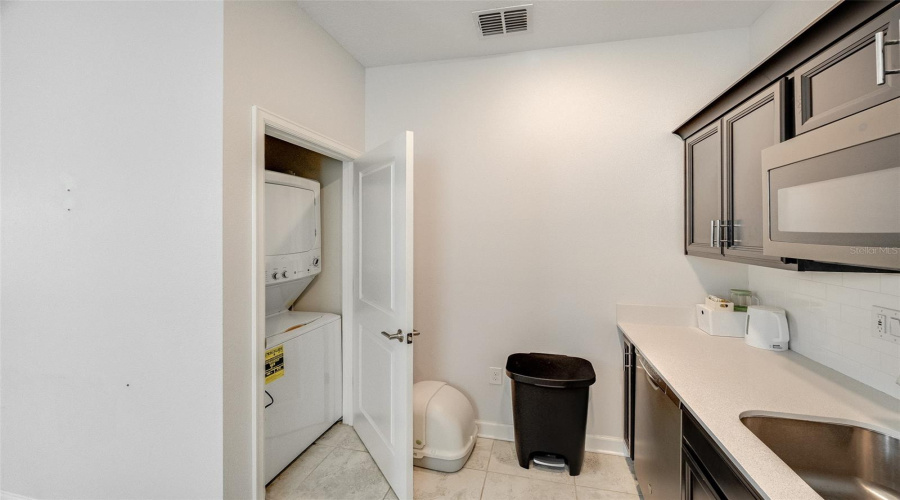 KISSIMMEE, Florida 34746, 5 Bedrooms Bedrooms, ,3 BathroomsBathrooms,Residential,For Sale,CRESCENT MOON,0,MFRO6434813