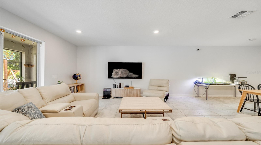 KISSIMMEE, Florida 34746, 5 Bedrooms Bedrooms, ,3 BathroomsBathrooms,Residential,For Sale,CRESCENT MOON,0,MFRO6434813