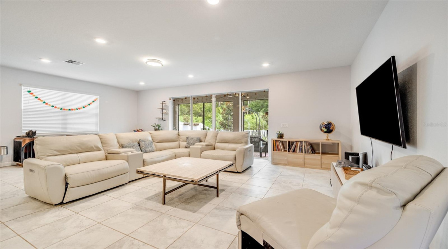 KISSIMMEE, Florida 34746, 5 Bedrooms Bedrooms, ,3 BathroomsBathrooms,Residential,For Sale,CRESCENT MOON,0,MFRO6434813