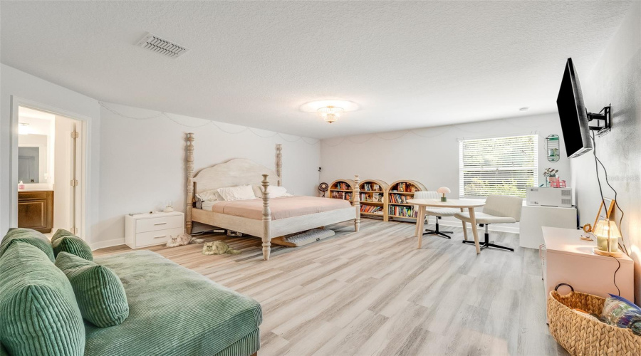KISSIMMEE, Florida 34746, 5 Bedrooms Bedrooms, ,3 BathroomsBathrooms,Residential,For Sale,CRESCENT MOON,0,MFRO6434813