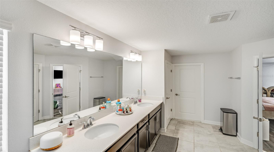 KISSIMMEE, Florida 34746, 5 Bedrooms Bedrooms, ,3 BathroomsBathrooms,Residential,For Sale,CRESCENT MOON,0,MFRO6434813