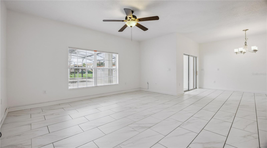 Livingroom/Dining Area