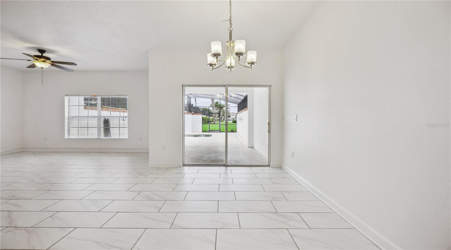 Livingroom/Dining Area