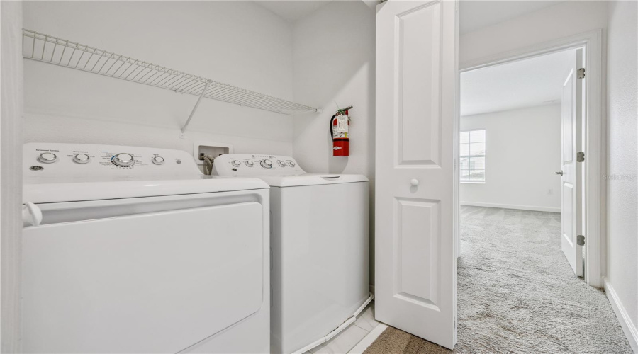 Laundry Closet with Washer & Dryer