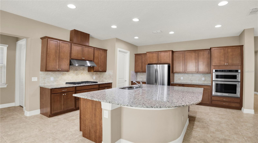 ORLANDO, Florida 32836, 5 Bedrooms Bedrooms, ,4 BathroomsBathrooms,Residential,For Sale,LEMON LAKE,0,MFRO6435292
