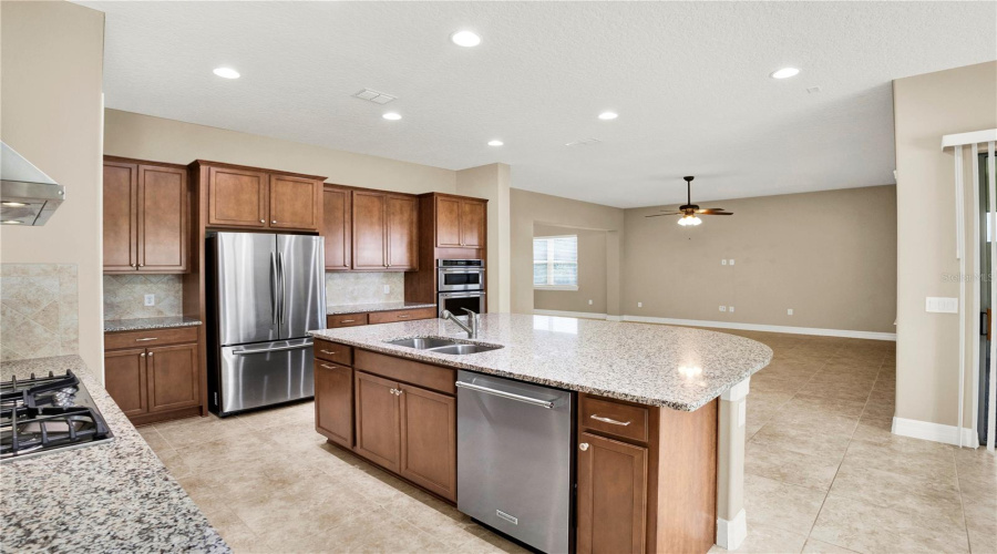 ORLANDO, Florida 32836, 5 Bedrooms Bedrooms, ,4 BathroomsBathrooms,Residential,For Sale,LEMON LAKE,0,MFRO6435292