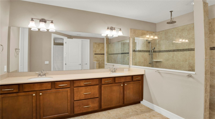 ORLANDO, Florida 32836, 5 Bedrooms Bedrooms, ,4 BathroomsBathrooms,Residential,For Sale,LEMON LAKE,0,MFRO6435292