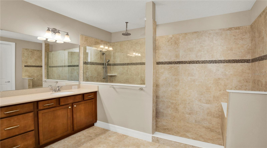 ORLANDO, Florida 32836, 5 Bedrooms Bedrooms, ,4 BathroomsBathrooms,Residential,For Sale,LEMON LAKE,0,MFRO6435292
