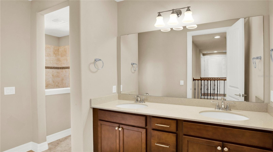 ORLANDO, Florida 32836, 5 Bedrooms Bedrooms, ,4 BathroomsBathrooms,Residential,For Sale,LEMON LAKE,0,MFRO6435292