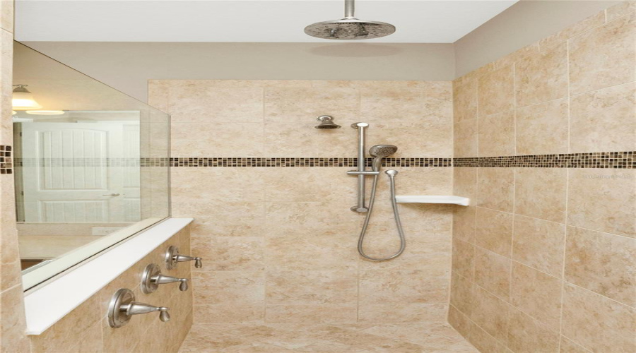 ORLANDO, Florida 32836, 5 Bedrooms Bedrooms, ,4 BathroomsBathrooms,Residential,For Sale,LEMON LAKE,0,MFRO6435292