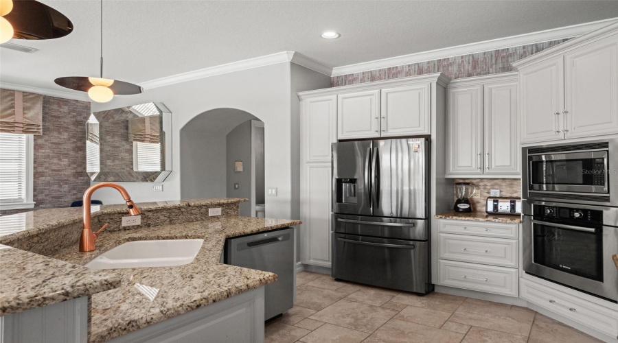 KISSIMMEE, Florida 34747, 4 Bedrooms Bedrooms, ,4 BathroomsBathrooms,Residential,For Sale,DESERT MOUNTAIN,0,MFRO6435231