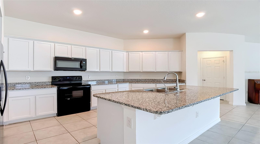 DAVENPORT, Florida 33896, 4 Bedrooms Bedrooms, ,2 BathroomsBathrooms,Residential,For Sale,AUGUSTUS,0,MFRO6418400