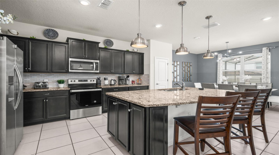 DAVENPORT, Florida 33897, 5 Bedrooms Bedrooms, ,4 BathroomsBathrooms,Residential,For Sale,KONA,0,MFRO6422876
