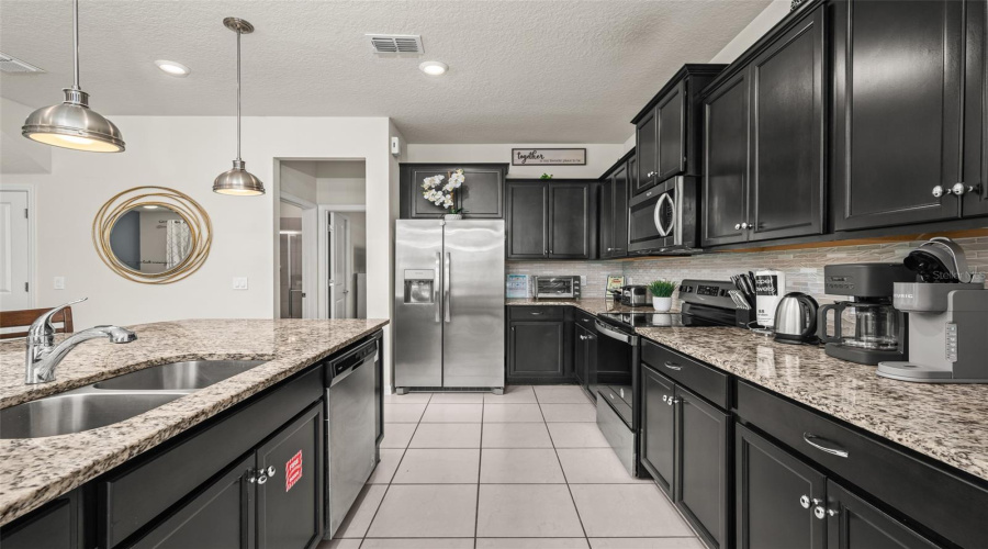 DAVENPORT, Florida 33897, 5 Bedrooms Bedrooms, ,4 BathroomsBathrooms,Residential,For Sale,KONA,0,MFRO6422876