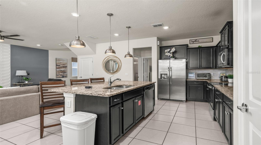 DAVENPORT, Florida 33897, 5 Bedrooms Bedrooms, ,4 BathroomsBathrooms,Residential,For Sale,KONA,0,MFRO6422876