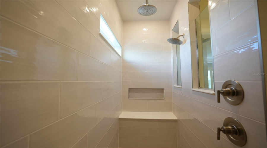 ORLANDO, Florida 32836, 5 Bedrooms Bedrooms, ,4 BathroomsBathrooms,Residential,For Sale,FENTON STREET,0,MFRO6433737